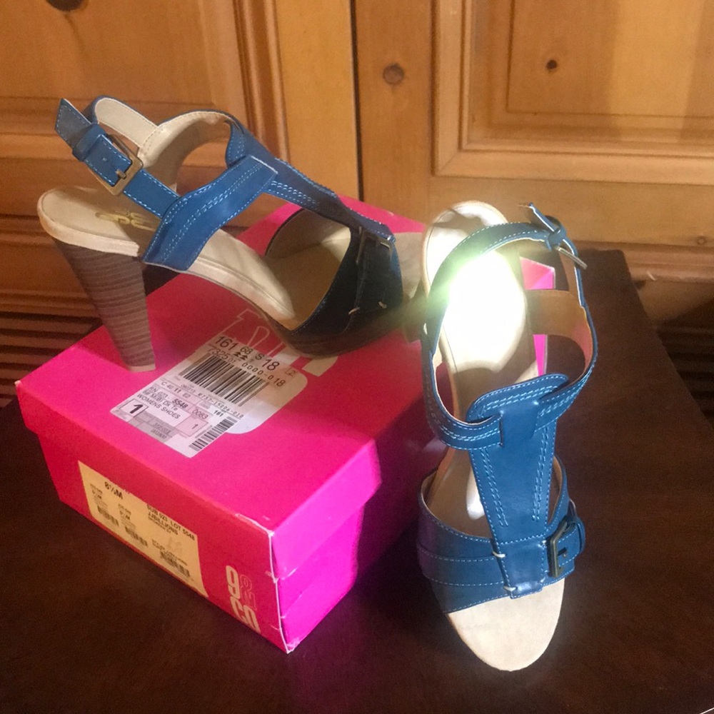 9 & Co Dk Teal Sandals